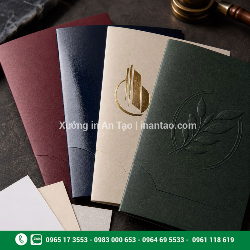 Chất liệu và gia công khi in bìa hồ sơ Mẫu chất liệu và gia công in bìa hồ sơ gồm cán màng, ép kim, dập nổi