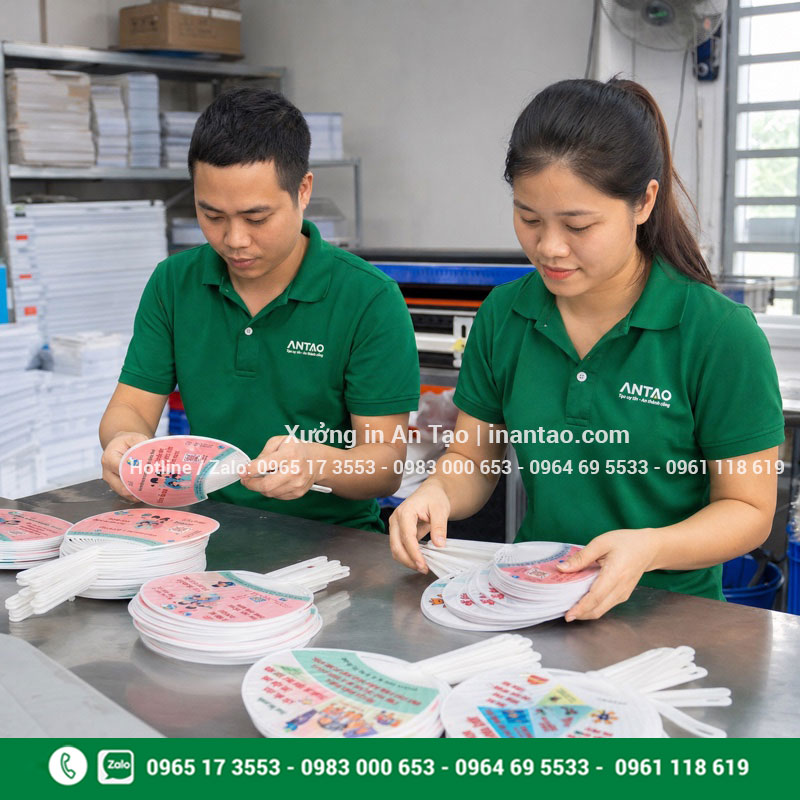Quy trình sản xuất quạt cầm tay tại xưởng Nhân viên Việt Nam sản xuất quạt cầm tay tại xưởng inquat.com